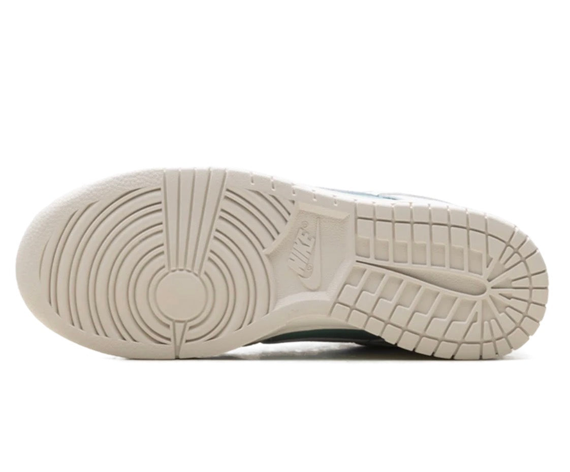 Women's Nike Dunk Low – Cannon / Light Orewood Brown