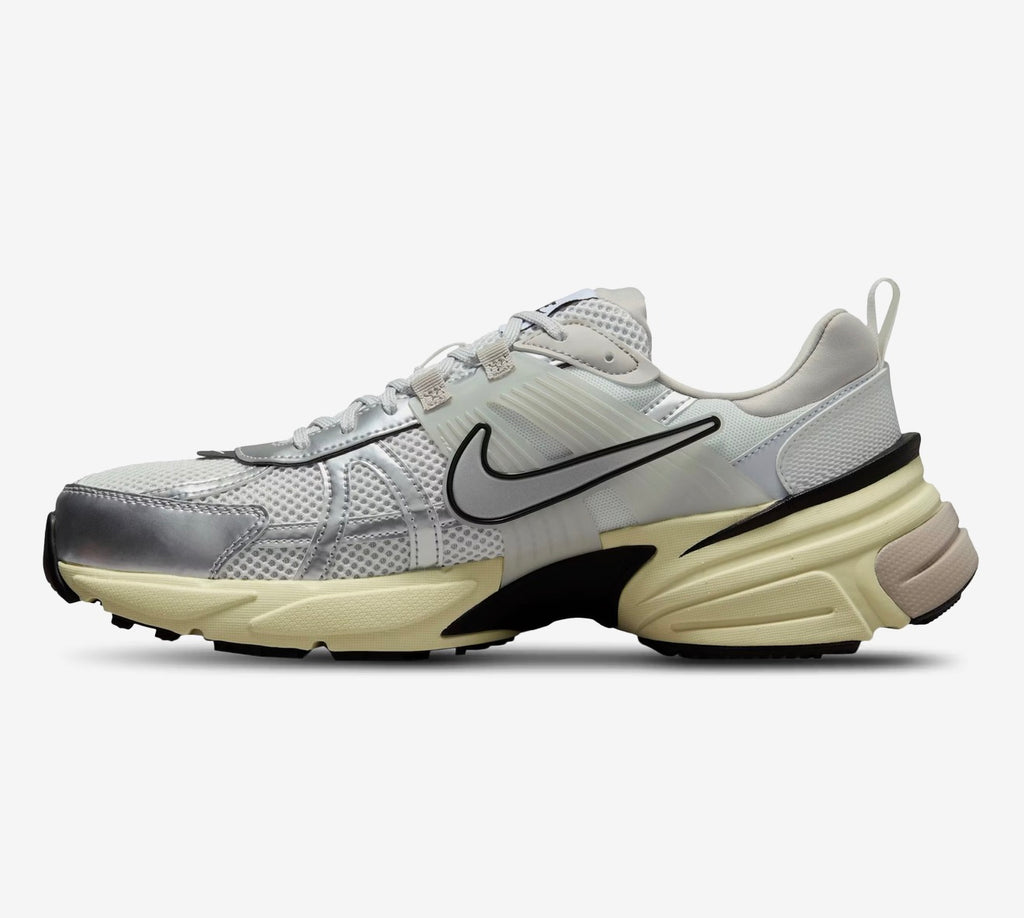 Women’s Nike V2K Run Summit White Silver FD0736-100 Size 9.5 New Box