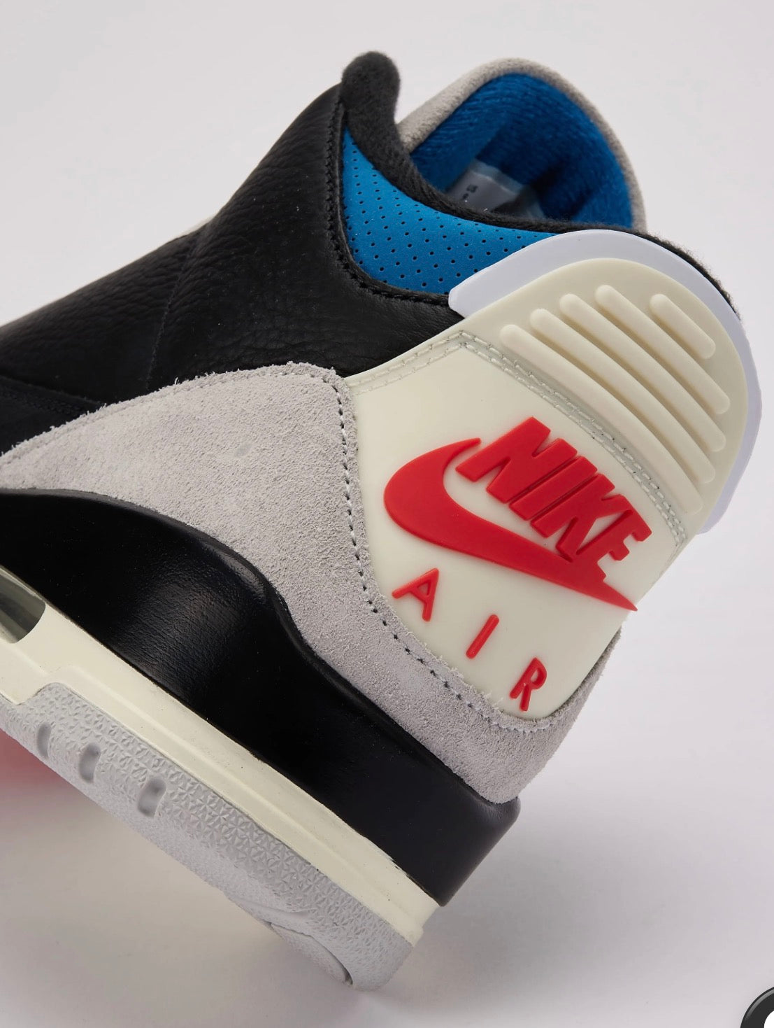 Air Jordan 3 Retro OG Rare Air GS – Size 4.5Y
